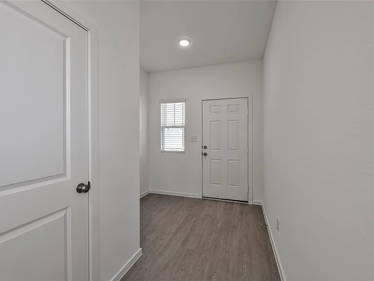 905 Silver Buckle Ln — Photo 3