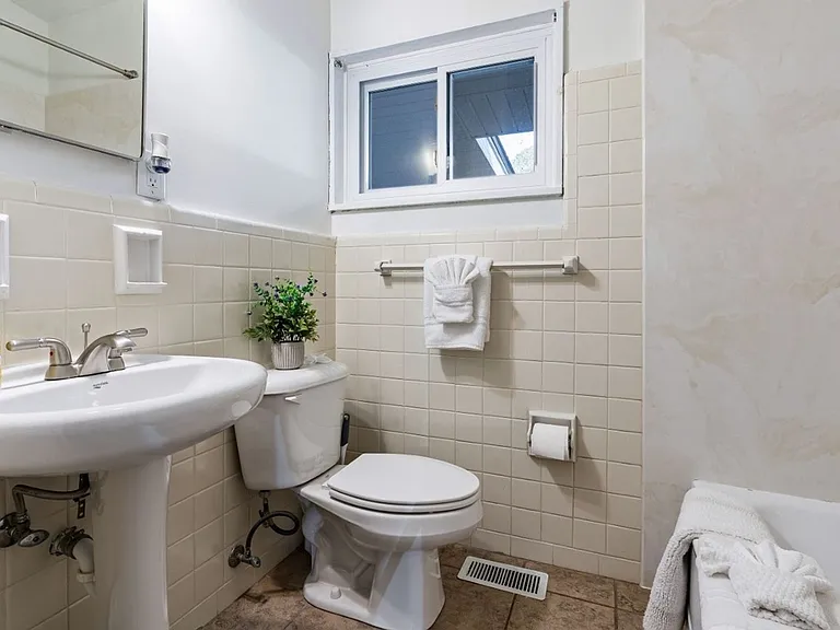212 Stacy St — Photo 16