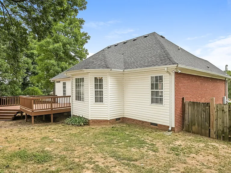 604 Parrish Pl — Photo 17