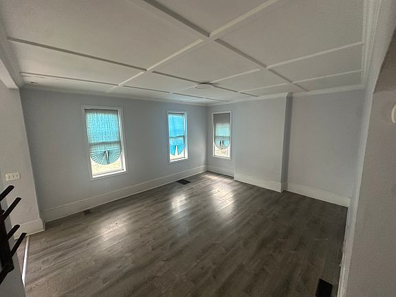 3rd image of 140 John St
