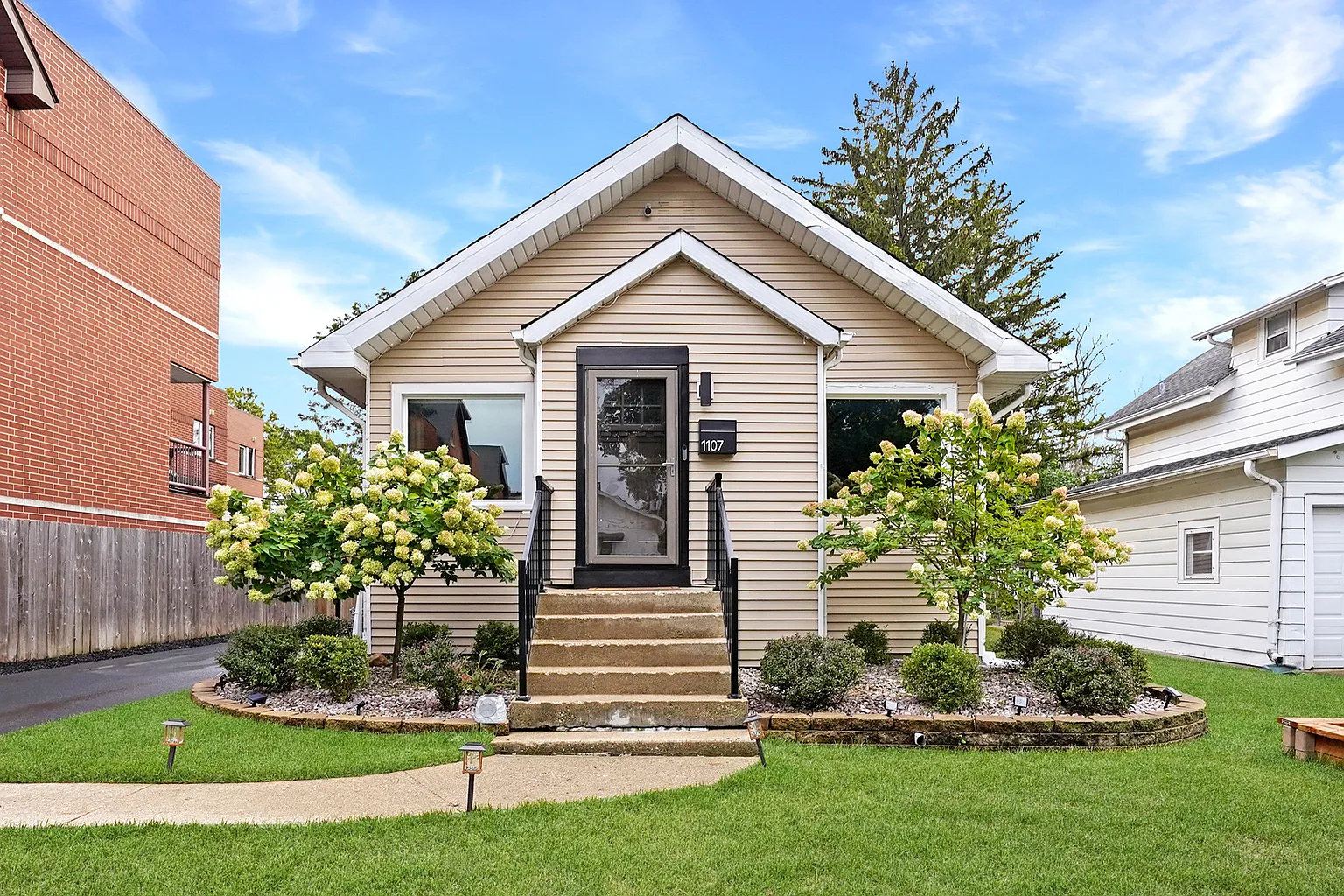 1107 E Prairie Ave photo 1