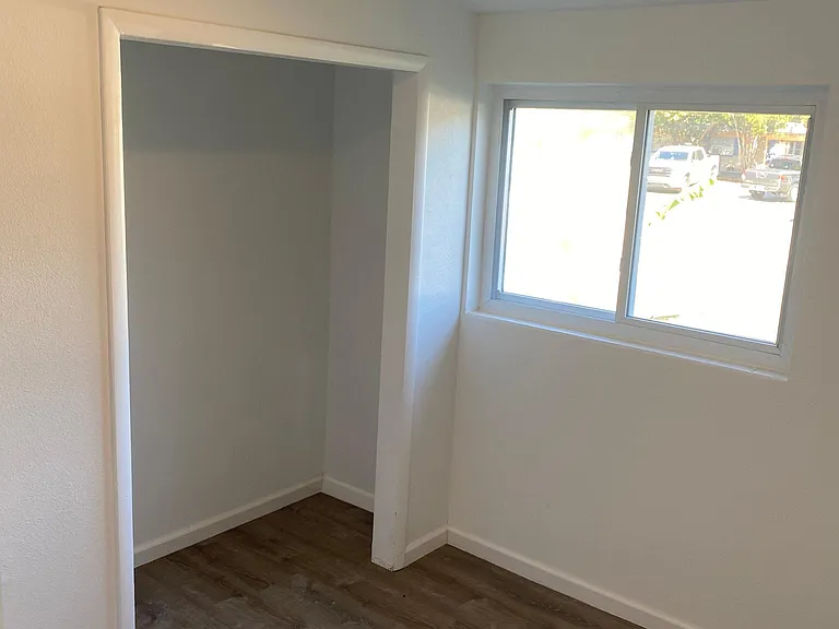 2381 Chaucer St — Photo 15