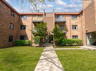 1787 W Algonquin Rd APT 1B, Mount Prospect, IL 60056