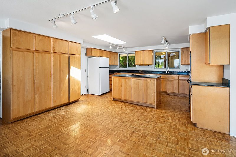 5th image of 3621 81st Avenue SE
