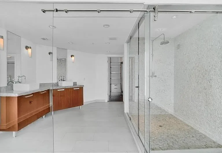 720 NE 62nd St #406 — Photo 8