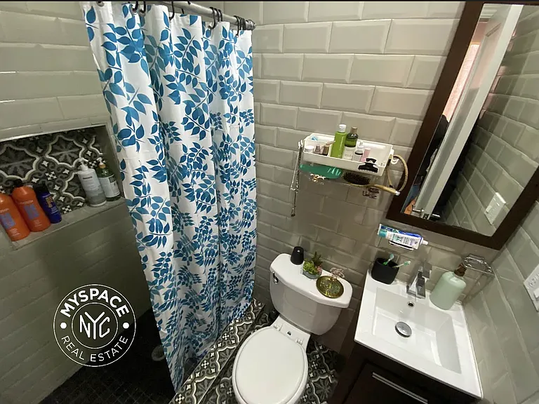 1102 Jefferson Ave #2 — Photo 10