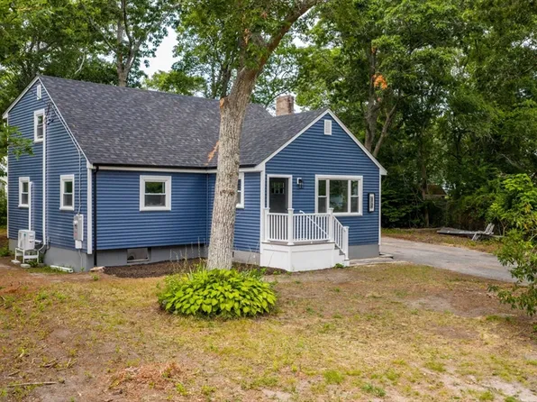 12 Chippewa Dr, Wareham, MA 02571