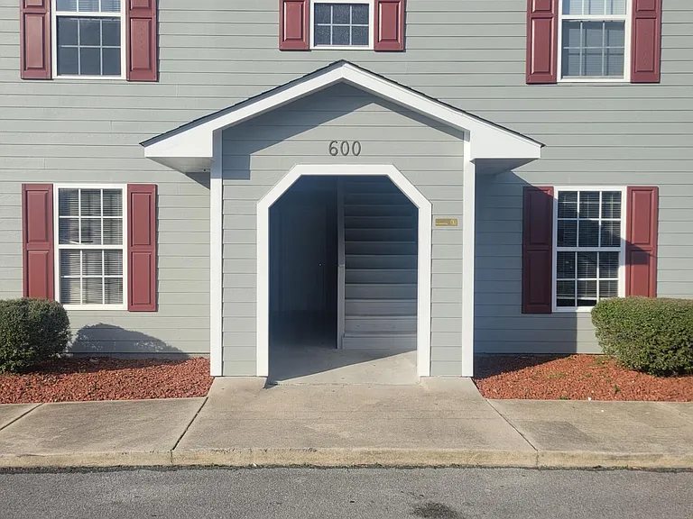 600 Hammock Ln #1 — Photo 1