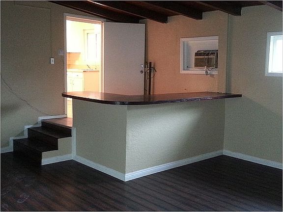 4th image of 2418 Linden Ave