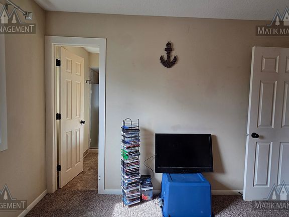 3rd image of 2609 25th St NW