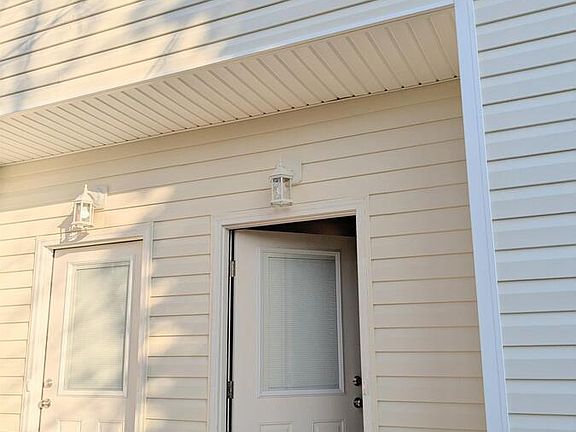 3rd image of 1833 Grayland Ave #B