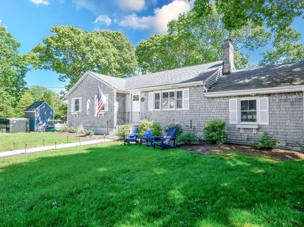 8 Highland View Ave, Mattapoisett, MA 02739