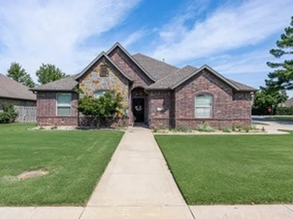 4401 Canopy Meadows Dr, Rogers, AR 72758