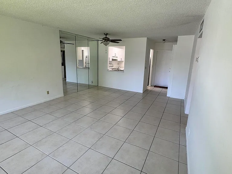 610 SE 2nd Ave #L27 — Photo 11