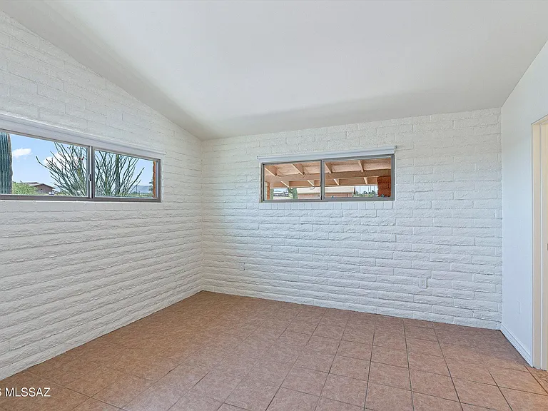 519 S Avenue D — Photo 17