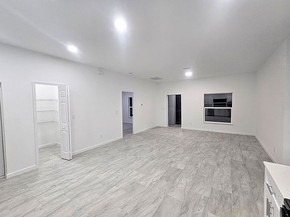 5th image of 715 Tunney St