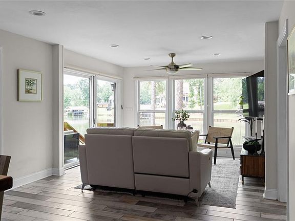 4th image of 112 Sinclair Cir