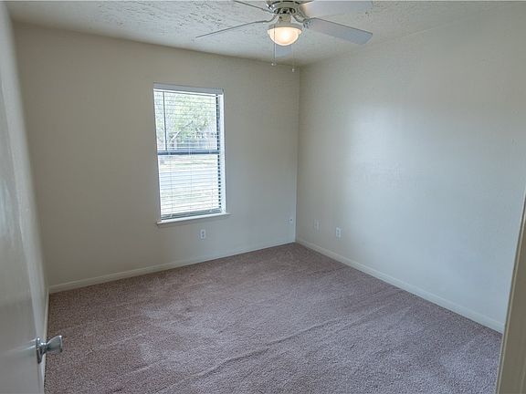 5th image of 2511 Hickory Dr