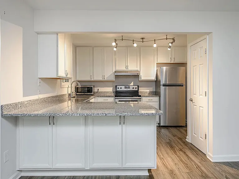 114 Harvest Dr — Photo 2