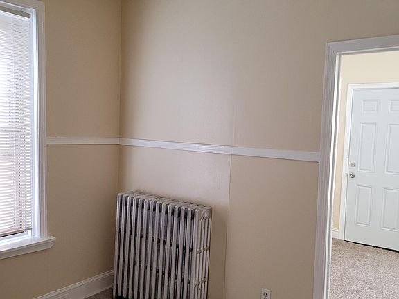 2nd image of 5562 Spruce St Floor 1
