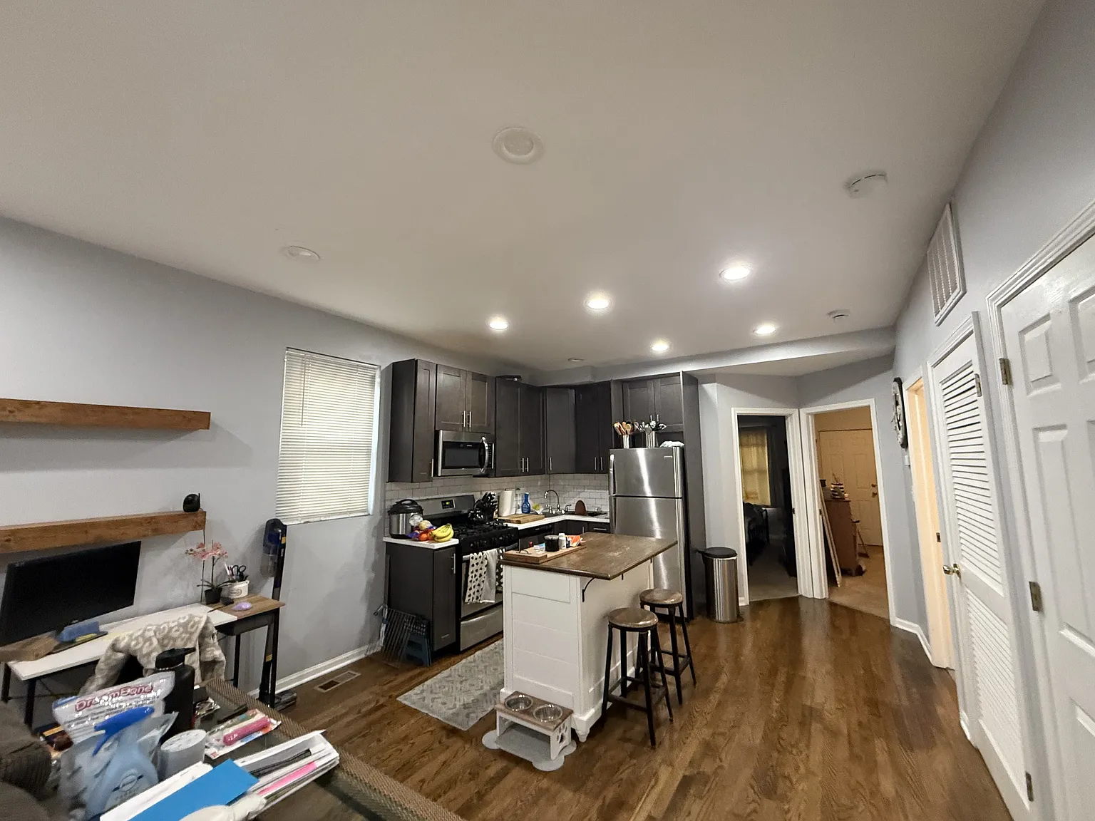516-18 N May St — Photo 1