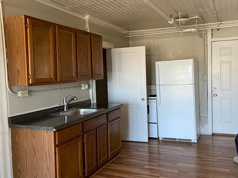 137 E Water St #3 — Photo 4