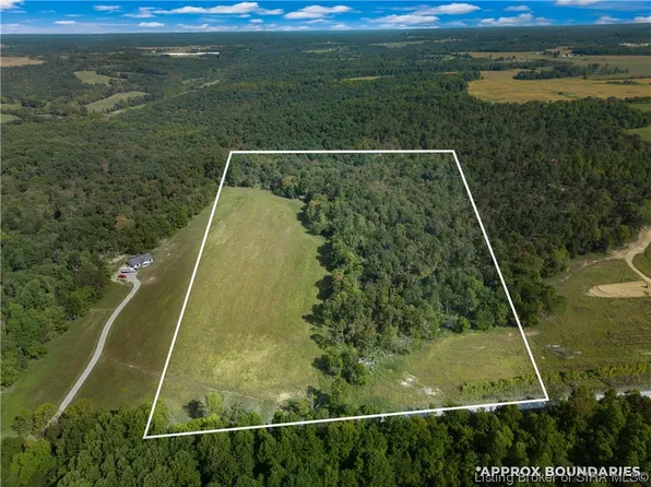  E McCormick Road, Leavenworth, IN 47137