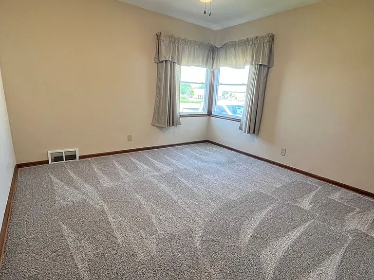 5009 E Linden Ln — Photo 11