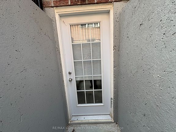 3rd image of 60 Saint Hubert Dr
