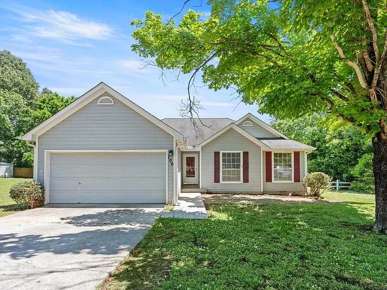 100 River Oaks Dr — Photo 1