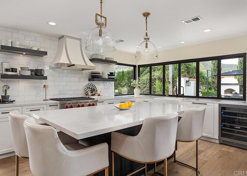 1st image of 3303 Avenida Hacienda