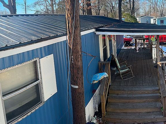 4th image of 2710 Ike St