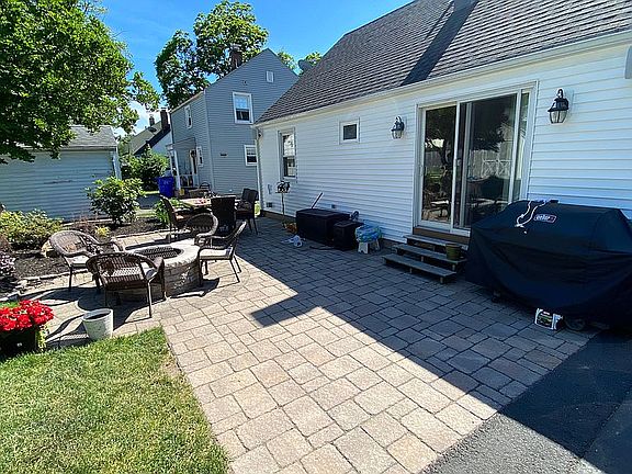 Paver patio with firepit