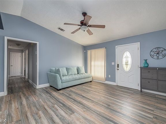 4th image of 210 W Sadler Ave