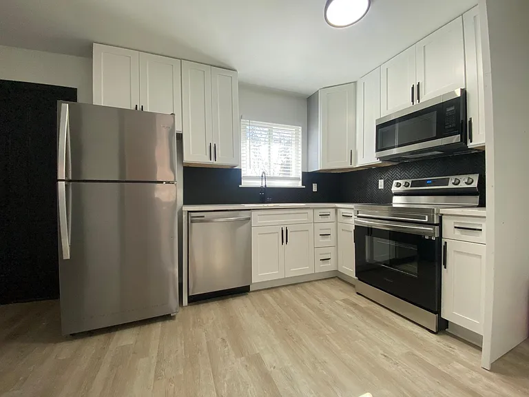 740 Mozley Dr SE #B6 — Photo 2