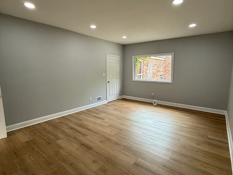 1496 Montclair St — Photo 8