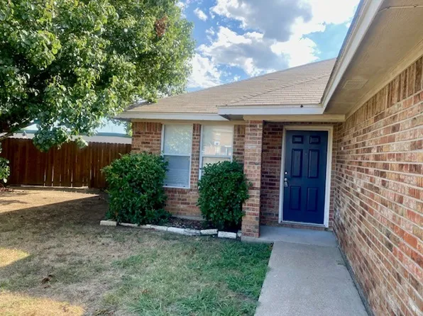 305 Schumacher Dr, Burleson, TX 76028