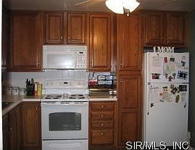 5th image of 2572 Waterman Ave