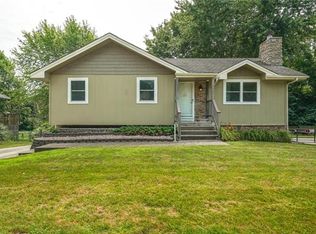 2007 NE Patterson Dr, Lees Summit, MO 64086