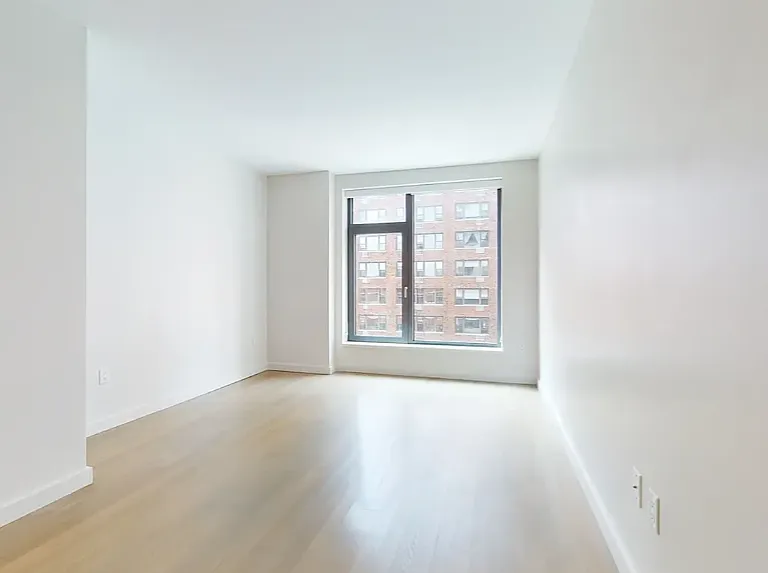 515 E 86th St #1403 — Photo 5