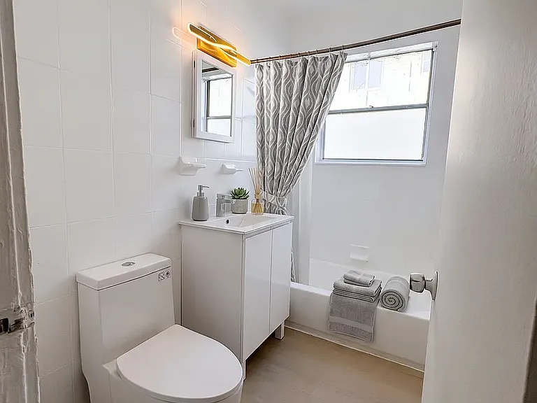120 NE 56th St #2 — Photo 9