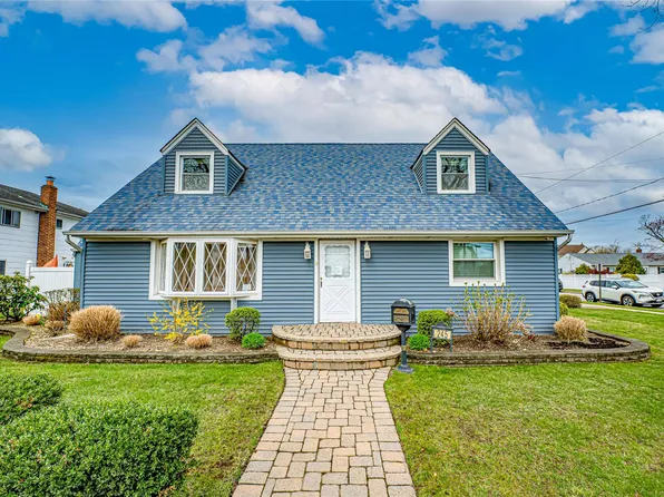 245 Stewart Avenue, Bethpage, NY 11714