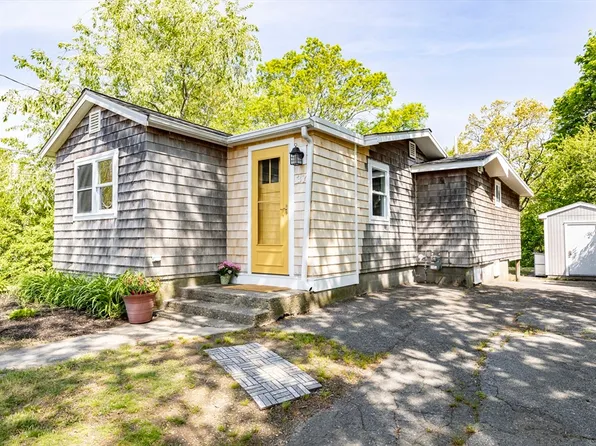 37 Raleigh Rd, Weymouth, MA 02189