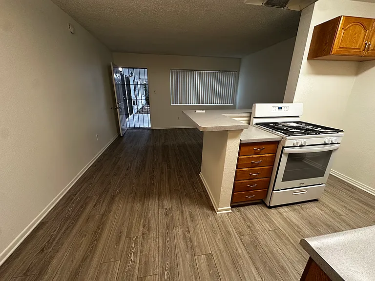 Courtyard Square Apartments — Photo 40