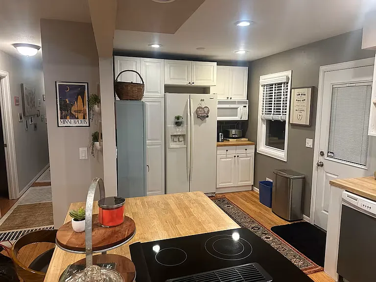 29th Ave NE — Photo 5