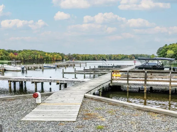 79 Point Dr, Bumpass, VA 23024