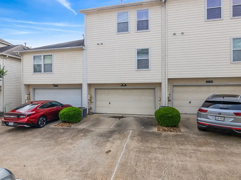 2236 Ann St — Photo 17