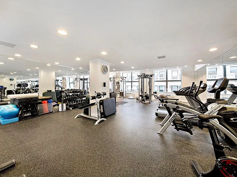 240 Park Ave S #8C — Photo 13