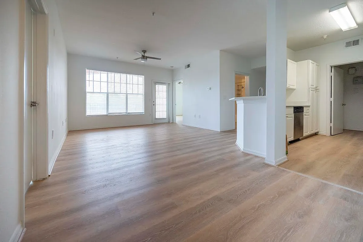 Building Photo - 5554 Metrowest Blvd #211