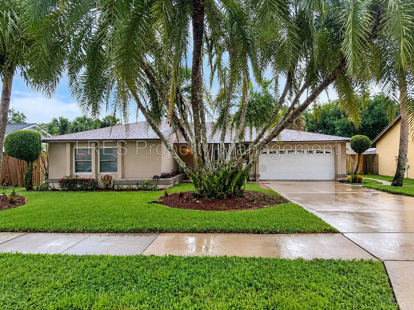 2 bed, 2.0 bath, 1251 sqft, $2,299 — Photo 2